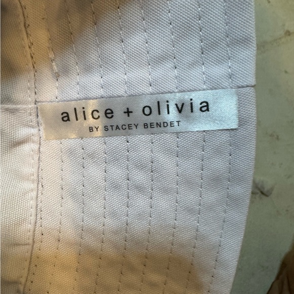 ALICE & OLIVIA Reversible Bucket Hat - Picture 4 of 4